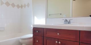 Beautiful Townhome, Solar, A/C, Very Spacious, 2c Garage, EV charger, Next to Park! Gallery 8