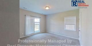 4 BD/3.5 BA plus Bonus Room with Open Floorplan and Fenced Back Yard Gallery 11