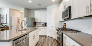 Beautiful Modern 2 story home! Gallery 11