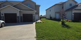 Inviting 3 Bedroom Townhome with Functional Layout Inviting 3 Bedroom Townhome with Functional Layout Gallery 1