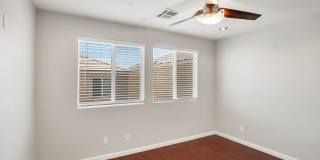 4 Bedroom, 3 Den West Side Home Gallery 29