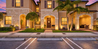 Beautiful 3-Bedroom Townhome in Aquabella with an Inviting Backyard Gallery 1