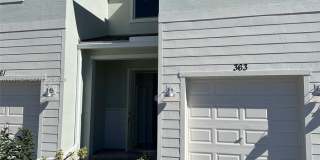 363 SE Crossoak Ln Gallery 1