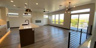 Close to Micron, 3 Bedroom 3 bath w/ a Million Dollar View! Gallery 24