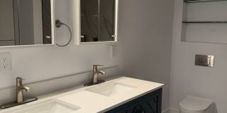 Fully Remodeled 3 Bedroom/ 2 Bathroom Duplex w/ Modern Finishes & Private Yard! Gallery 17