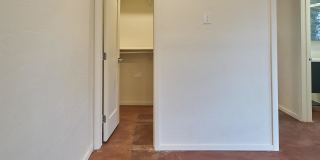 2542 East Seneca Street Gallery 9