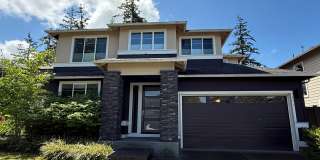 Stylish 4-Bed, 4-Bath Luxury Home Gallery 1