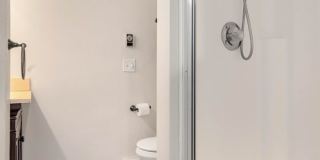 Bright 2 Bedroom Townhouse with Creek Views and Excellent Commuter Location Gallery 13