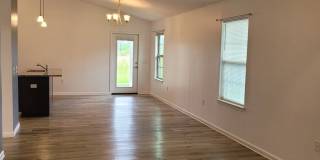Ten Acre Terrace 3 bedroom 2 bath home w/2 car garage Gallery 6