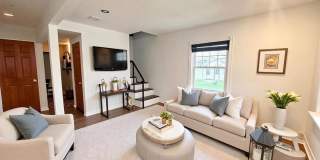 2 Bedroom w/ Bonus Room in York! Gallery 1