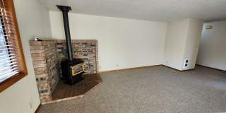 3 Bed/2 Bath Single Level Home near Parks and Schools - Daggett Lane Gallery 3