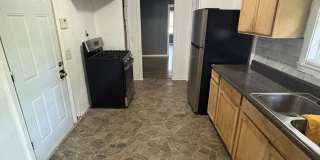 Large 3 bedroom, 2 bath with appliances! Gallery 18