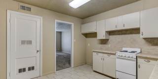 Charming 2-Bedroom Home with Spacious Backyard & Great Location Gallery 21