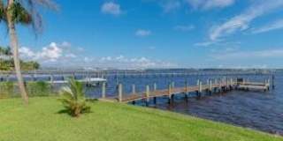 901 SE Riverside Drive Gallery 28