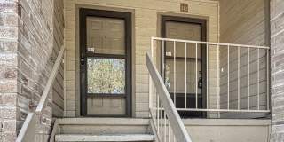 Charming 2BR Condo with Vaulted Ceilings, Fireplace & Pool Access Gallery 10