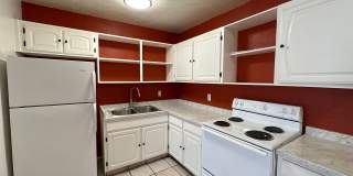1 and 2 Bedrooms Great Location with Community Pool and Onsite Laundry! 1/2 of Mile from U of A Gallery 19