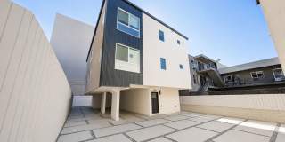 Massive Luxury 4 Beds with 2-3 Parking Spots Gallery 11