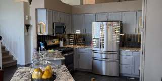 Move in Special- Beautiful Furnished 3 Bedroom/2.5 Bathroom Single Family Home with Flexible Lease terms. Gallery 6