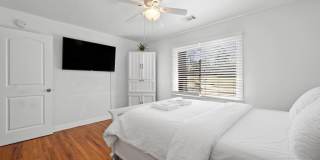 414 Charles Place Gallery 14