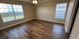 419 Southwest 4th Street Gallery 23