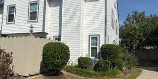 Beautifully Updated Condo Gallery 1