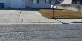 2 Bedroom, 1 Bath Duplex with large yard. Gallery 1