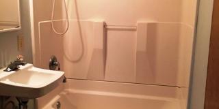 3+ Bdrm in Quiet Neighborhood w/Lots of Natural Light Gallery 12