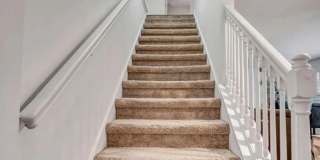 Spacious 5BR House in Crestview Gallery 4