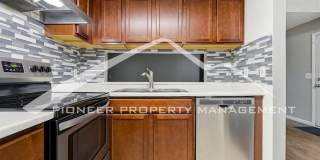 Charming Townhouse with Central AC and Washer/Dryer Gallery 10