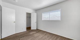 Cozy 2 Bedroom Upstairs Unit With Lots of Natural Light! Gallery 11