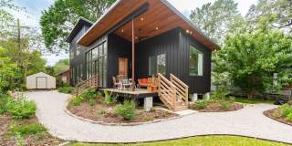 CHARMING, MODERN, CUSTOM HOME IN MID-CITY FOR RENT Gallery 40