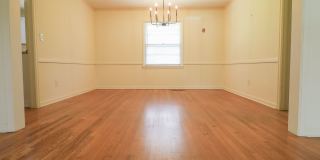 Stunning 3 Bed 1.5 Bath on quiet Cul De Sac! Gallery 5