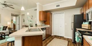 Edgewater Apartments Gallery 10