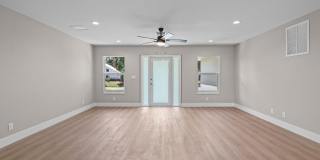 4611 SUNSET Boulevard Gallery 2
