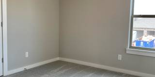 402 Red Robin St Gallery 18