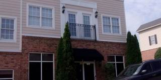 Upper Level Apartment in Wyndhurst Gallery 1
