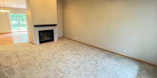 **$300 Off Move In Special** Spacious 3 Bedroom Townhome with Vaulted Ceilings, Fireplace & Attached Garage Gallery 4