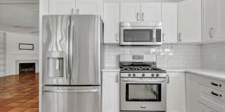 ALL THE CHARM! - Siesta Key 1+ acre on the Bay - 3 bed/ 2 bath pool home Gallery 12