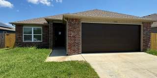 Location, Style, and Space: South Fayetteville Living at Its Best! Gallery 1