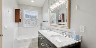 273 ROSLYN CT Gallery 29