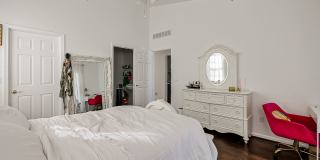 Available now!!Welcome to this charming 2-bedroom, 2-bathroom Condo in Sterling Heights, MI. Gallery 15