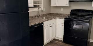 Newly Renovated 2-Bedroom Townhouse in a Prime Location! Gallery 3