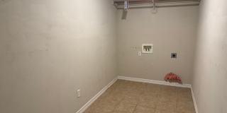 Beautiful single family home with fenced in yard! Gallery 5