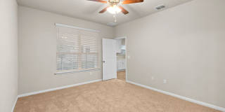 Beautiful 4bd/3.5ba Home! Upstairs Bonus Room & Faces Greenbelt in South Austin! Gallery 14