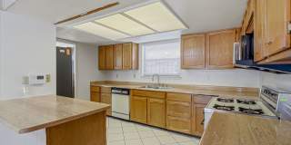 Home For Rent - Great Location on the Westside w/ Refrigerated Air! Gallery 8