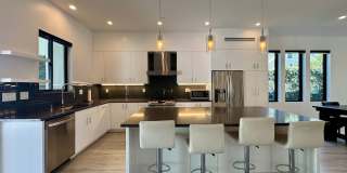Five Bedroom/Four Bathroom Luxury House in Koreatown Gallery 5