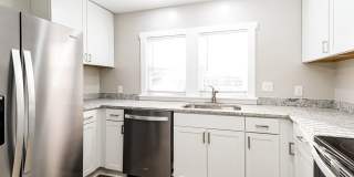 2/1 House - Just Renovated Kitchen & Bath Gallery 1
