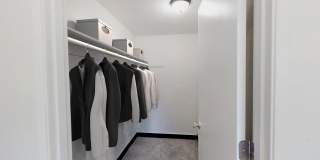 Immaculate 2 bedroom with air conditioning and washer/dryer included!! Gallery 4