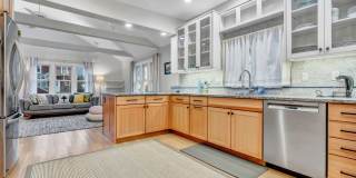 FULLY FURNISHED 4BR/1.5BA - Single family home in Portland Gallery 1