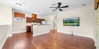 Stunningly Beautiful and Stylish Garage Apartment ~ Gallery 5